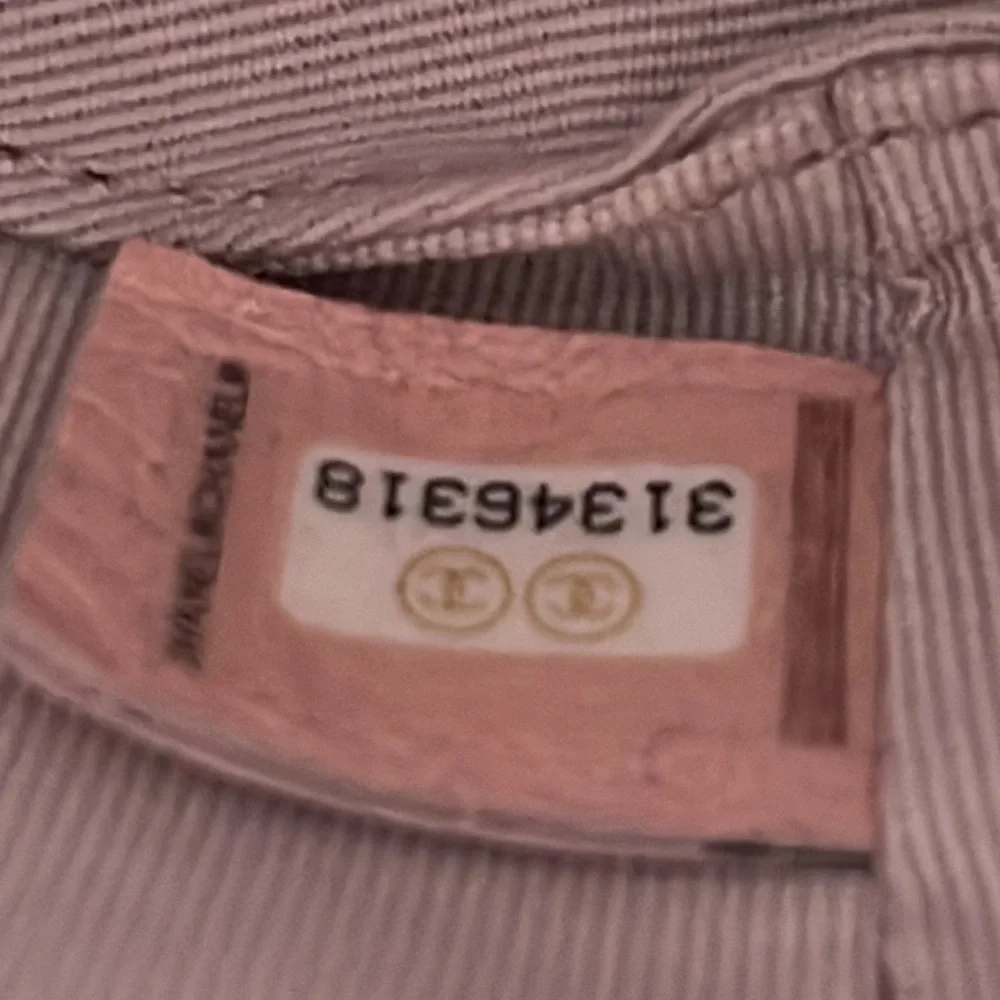 CHANEL Authentic 100% Luxurious Lamb leather bag - Picture 13 of 16